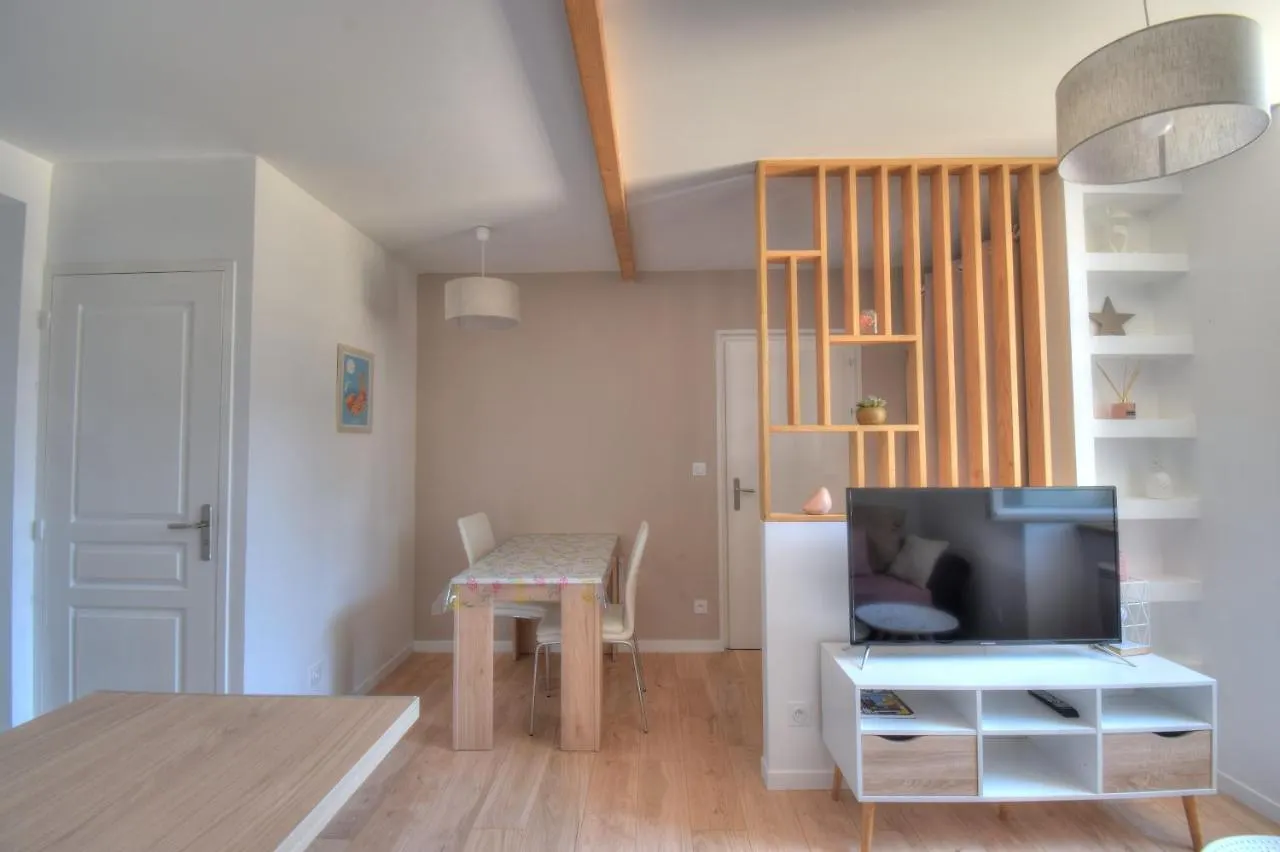 La Vie En Rose Apartment Ploubezre 0*,